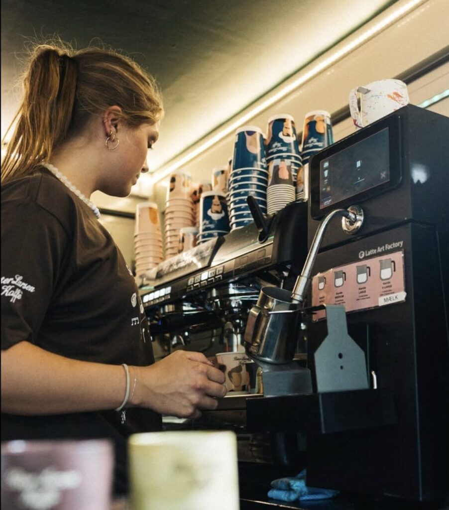 Latte Art Factory - Peter Larsen Kaffe - milk foaming solution